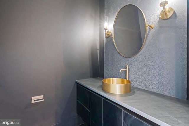 2717 TENNYSON ST NW, Washington, DC 20015