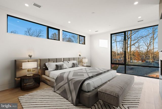 2717 TENNYSON ST NW, Washington, DC 20015