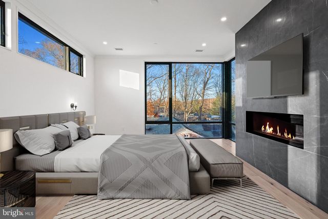 2717 TENNYSON ST NW, Washington, DC 20015