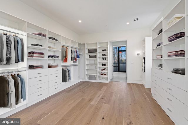 2717 TENNYSON ST NW, Washington, DC 20015