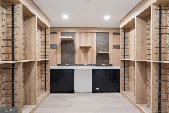 2717 TENNYSON ST NW, Washington, DC 20015