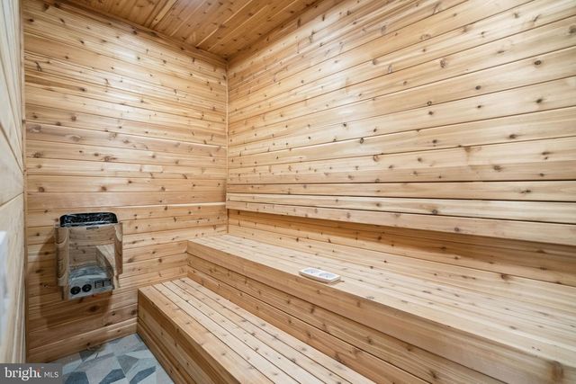 2717 TENNYSON ST NW, Washington, DC 20015