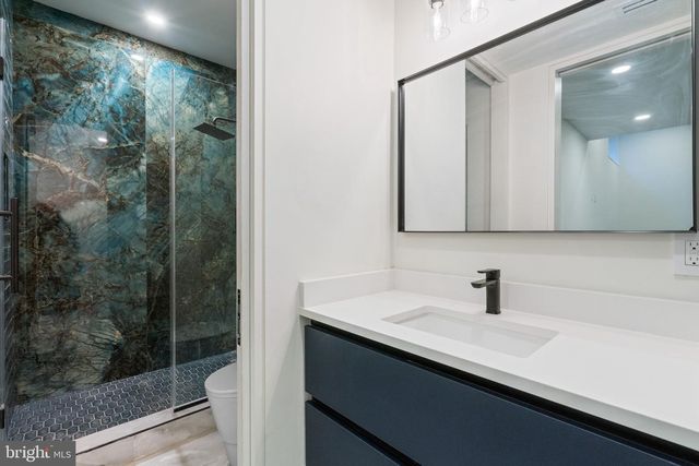 2717 TENNYSON ST NW, Washington, DC 20015