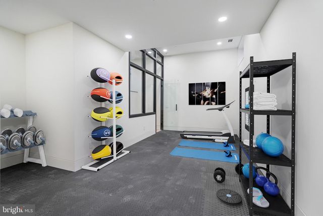 2717 TENNYSON ST NW, Washington, DC 20015