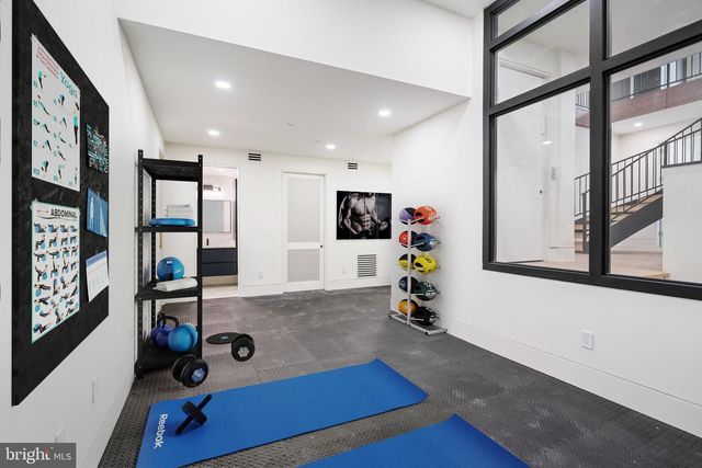 2717 TENNYSON ST NW, Washington, DC 20015