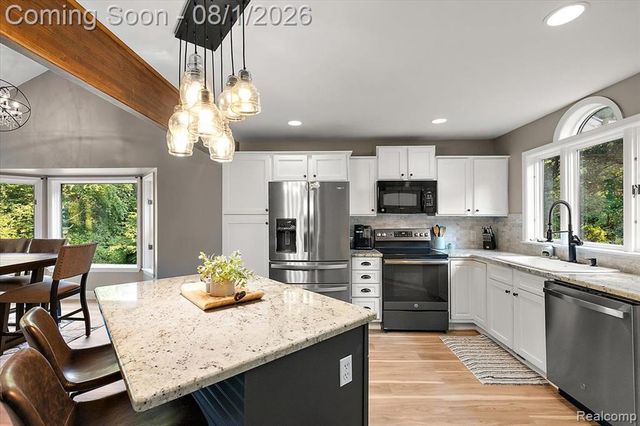 1650 Cobblestone Lane, Oxford, MI 48371