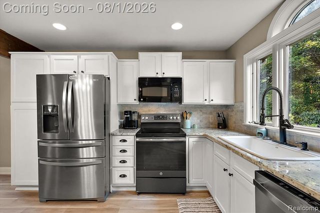 1650 Cobblestone Lane, Oxford, MI 48371