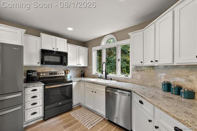 1650 Cobblestone Lane, Oxford, MI 48371