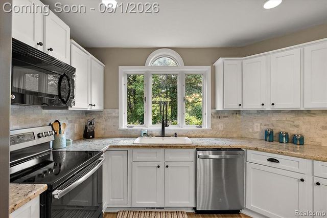 1650 Cobblestone Lane, Oxford, MI 48371