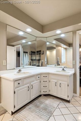 1650 Cobblestone Lane, Oxford, MI 48371