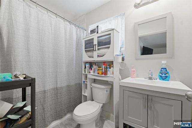28 Hanford Street, Newark, NJ 07114
