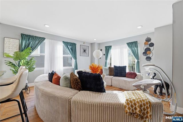 28 Hanford Street, Newark, NJ 07114