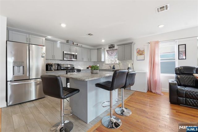 28 Hanford Street, Newark, NJ 07114