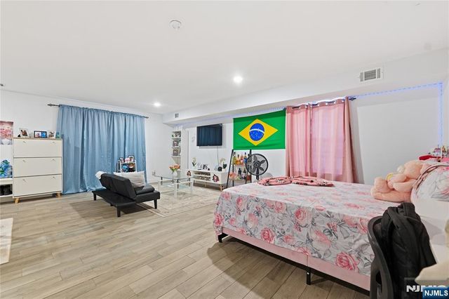 28 Hanford Street, Newark, NJ 07114