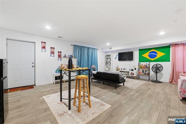 28 Hanford Street, Newark, NJ 07114