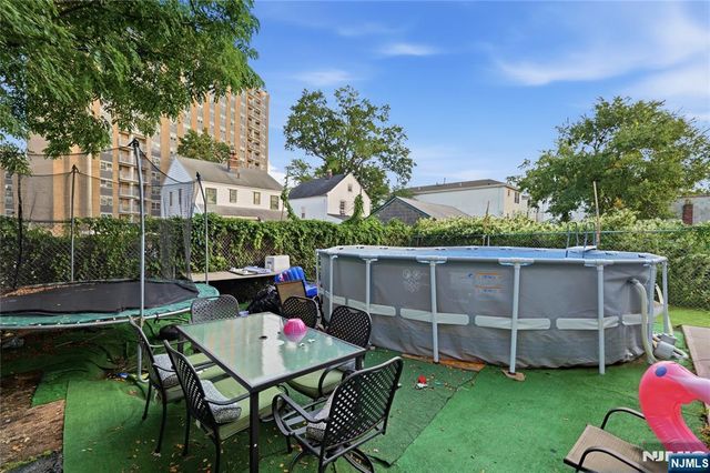 28 Hanford Street, Newark, NJ 07114