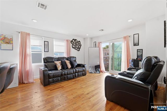 28 Hanford Street, Newark, NJ 07114