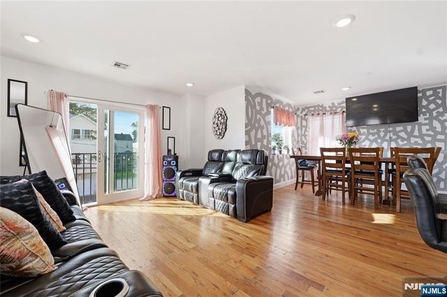 28 Hanford Street, Newark, NJ 07114