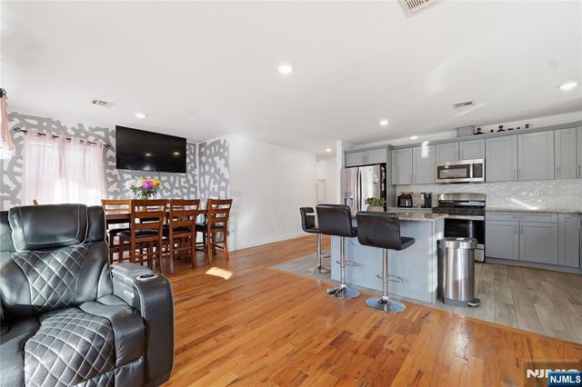 28 Hanford Street, Newark, NJ 07114