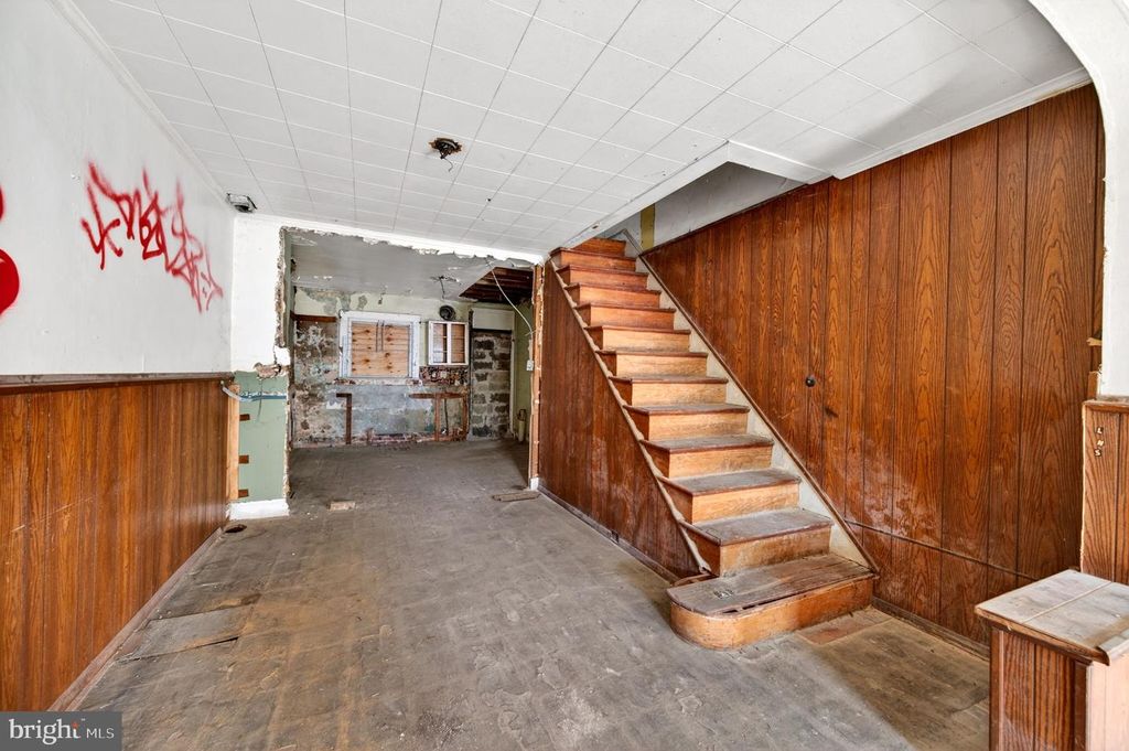 Image 4 of property listing at 528 S CATHERINE ST, Baltimore, MD 21223