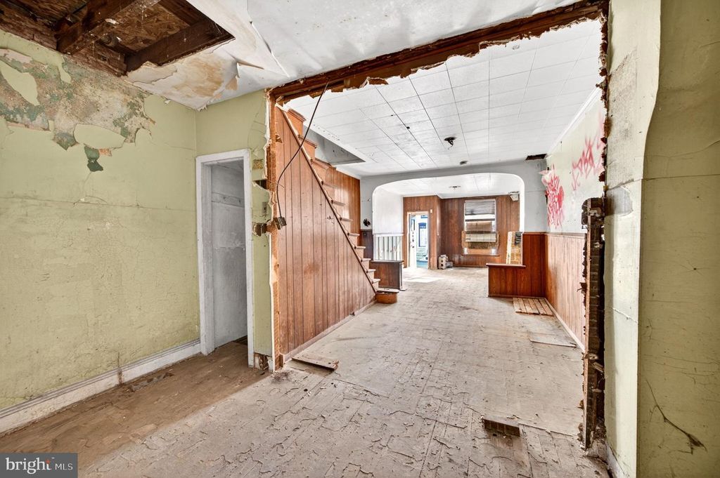 Image 6 of property listing at 528 S CATHERINE ST, Baltimore, MD 21223