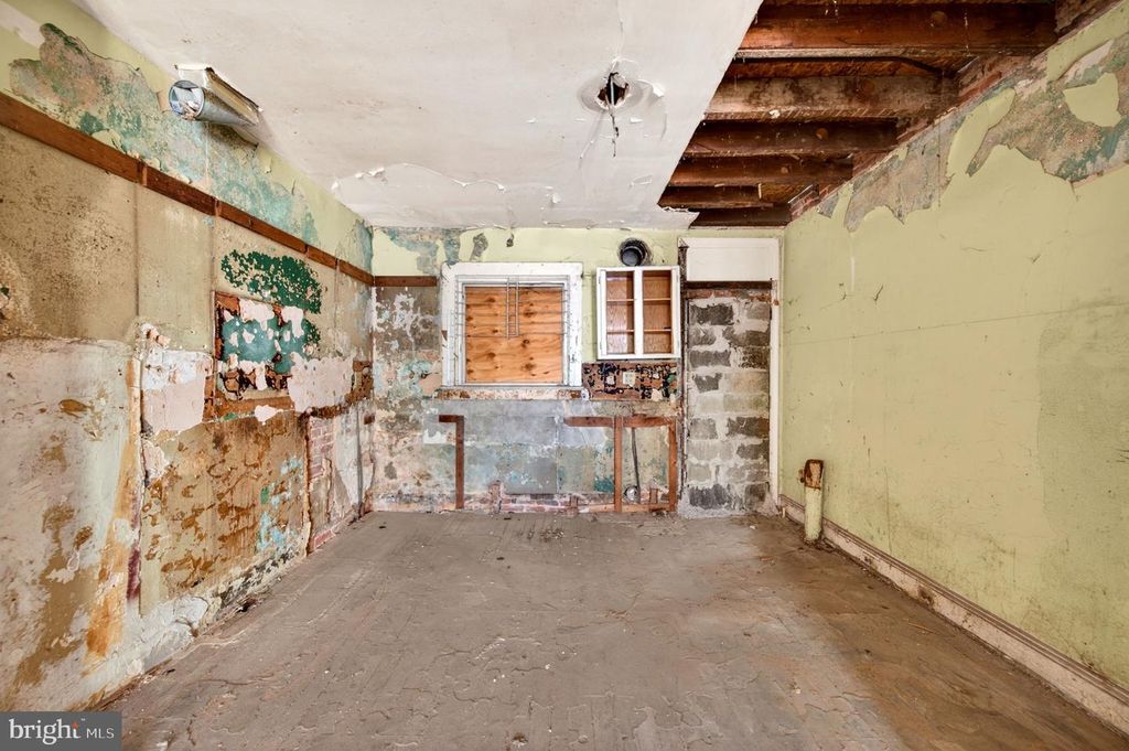 Image 7 of property listing at 528 S CATHERINE ST, Baltimore, MD 21223