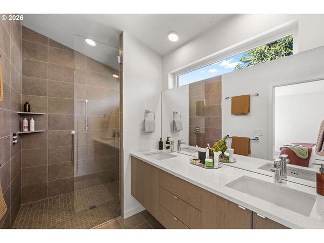 2015 Se 46TH Ave, Portland, OR 97215