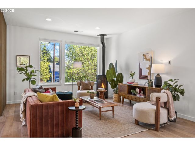 2015 Se 46TH Ave, Portland, OR 97215