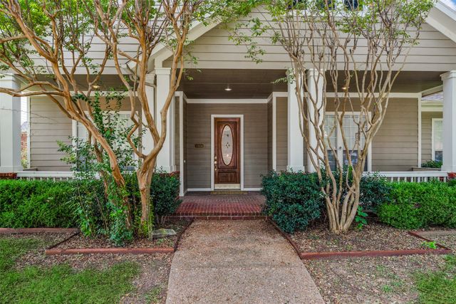 1806 E Branch Hollow Drive, Carrollton, TX 75007