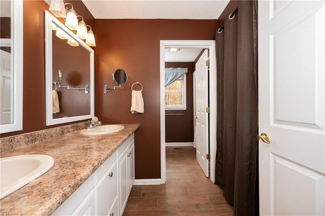 176 Forest Meadow Lane, Clemmons, NC 27012