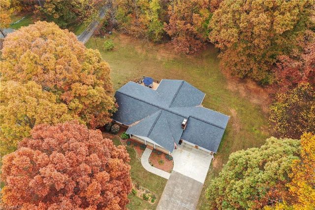 176 Forest Meadow Lane, Clemmons, NC 27012