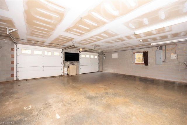 176 Forest Meadow Lane, Clemmons, NC 27012