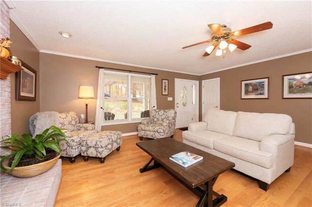 176 Forest Meadow Lane, Clemmons, NC 27012