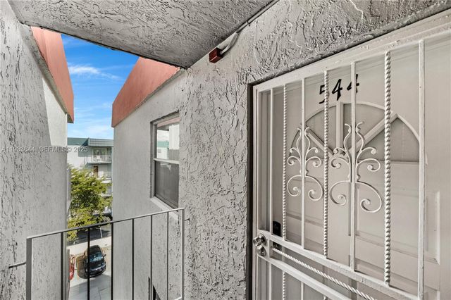 1750 W 46th St 544, Hialeah, FL 33012