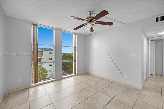 1750 W 46th St 544, Hialeah, FL 33012