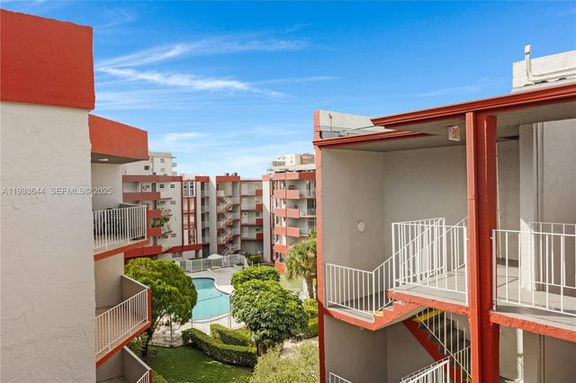 1750 W 46th St 544, Hialeah, FL 33012