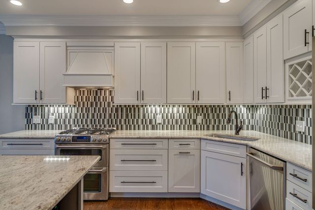 2040 Graybar Ln, Nashville, TN 37215