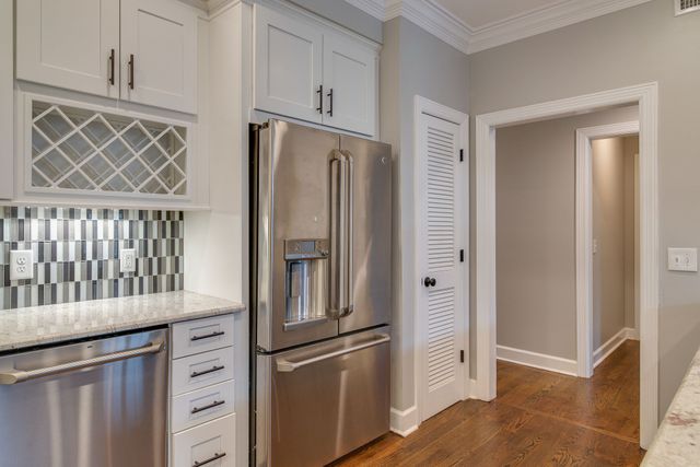 2040 Graybar Ln, Nashville, TN 37215