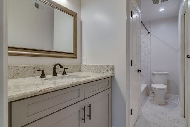2040 Graybar Ln, Nashville, TN 37215