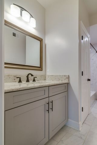 2040 Graybar Ln, Nashville, TN 37215