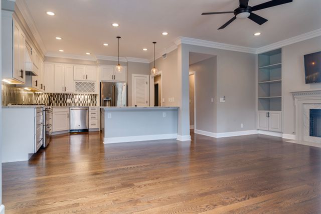 2040 Graybar Ln, Nashville, TN 37215