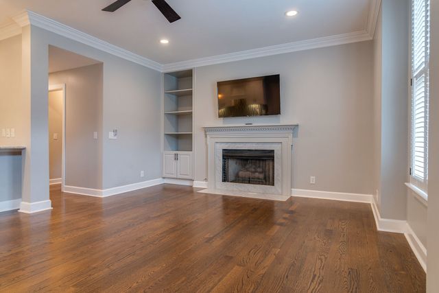 2040 Graybar Ln, Nashville, TN 37215