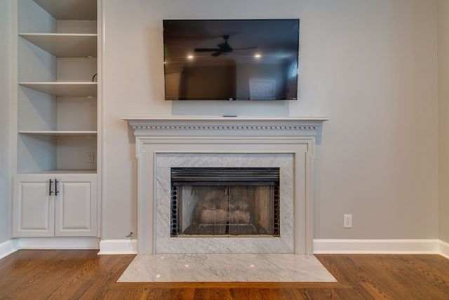 2040 Graybar Ln, Nashville, TN 37215