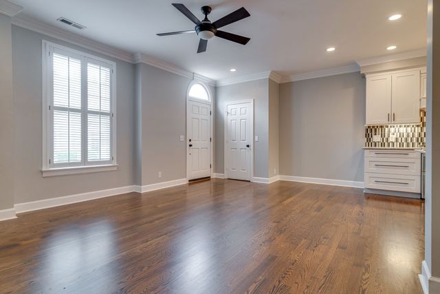 2040 Graybar Ln, Nashville, TN 37215