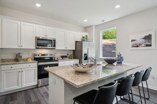 548 SUMMERCREST AVE, Waynesboro, VA 22980