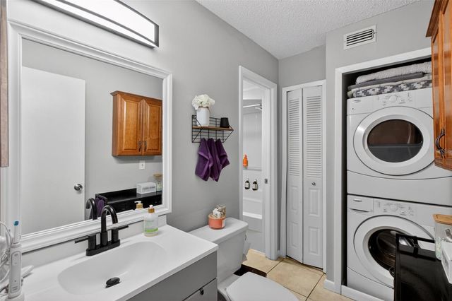 101 N HILL AVENUE 10, Deland, FL 32724