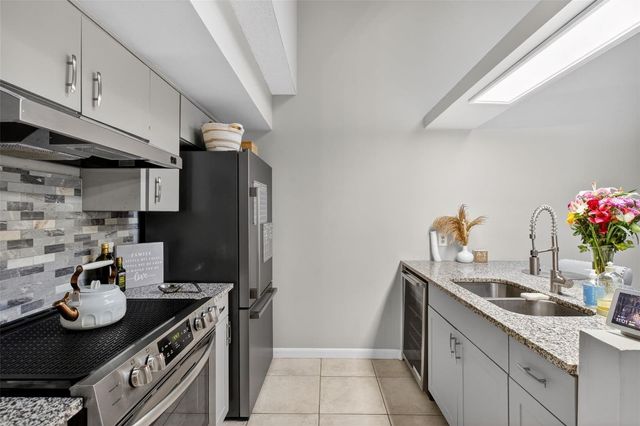 101 N HILL AVENUE 10, Deland, FL 32724