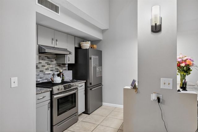 101 N HILL AVENUE 10, Deland, FL 32724