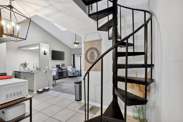 101 N HILL AVENUE 10, Deland, FL 32724