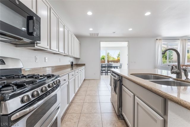 7042 Chestnut Valley Street, Las Vegas, NV 89166